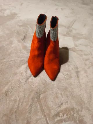 Stivaletti rossi con tacco e strass