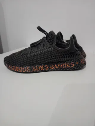 Zapatillas Adidas Negras y Naranjas