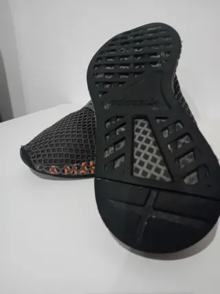 Zapatillas Adidas Negras y Naranjas