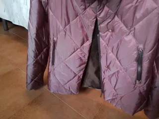 Cazadora acolchada morada