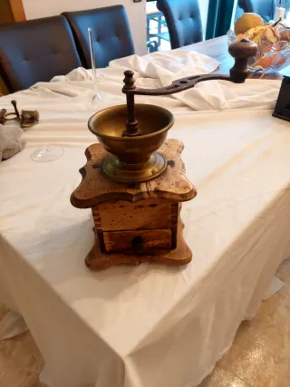 Molinillo de café antiguo madera y metal