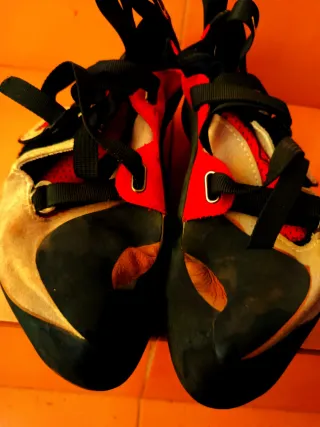 Pies de gato Tenaya Iati como nuevos