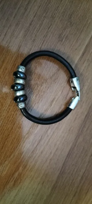 Pulsera cuero y abalorios plata