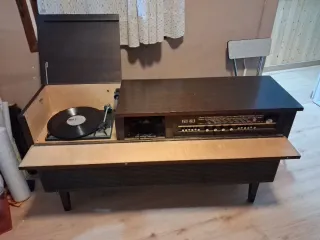 Mueble de madera para música