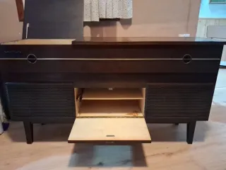 Mueble de madera para música