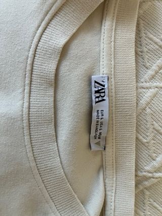 Camiseta Zara sin mangas beige muy ajustada