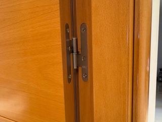 Puerta de madera natural