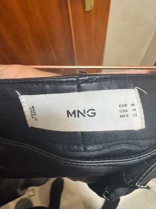 Pantalón símil piel Mango negro