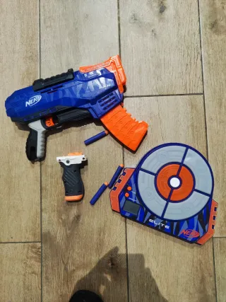 Pack Nerf Elite: Pistola, Empuñadura y Diana