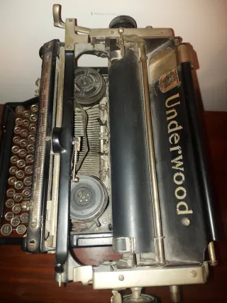 Máquina de escribir Underwood antigua