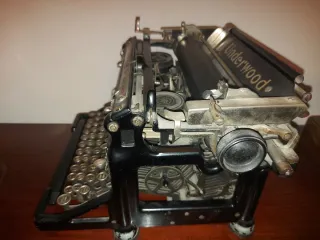 Máquina de escribir Underwood antigua