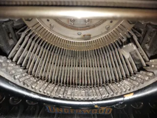 Máquina de escribir Underwood antigua