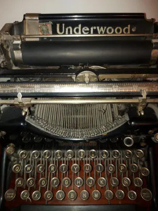 Máquina de escribir Underwood antigua