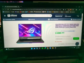 Asus Rog Strix 17 - Negro/Multicolor