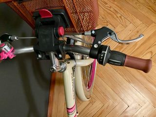 Bici 24” Btwin Poply 500 beige y rosa con cesta