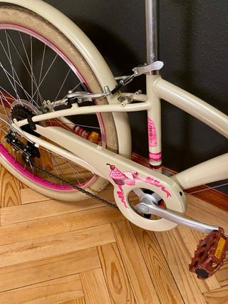 Bici 24” Btwin Poply 500 beige y rosa con cesta