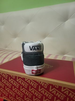 Zapatillas Vans Mid-Top Verdes y Blancas