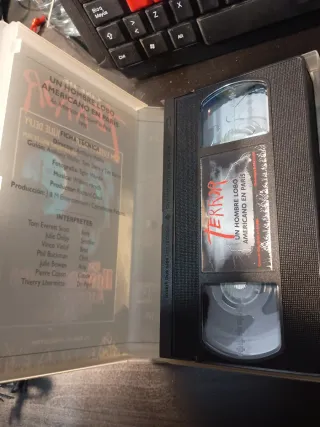 VHS Un Hombre Lobo Americano en París