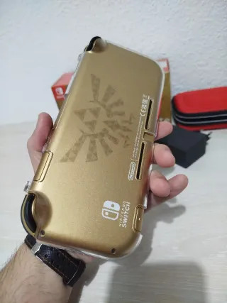 Nintendo Switch Lite Hyrule Edition Zelda + Funda