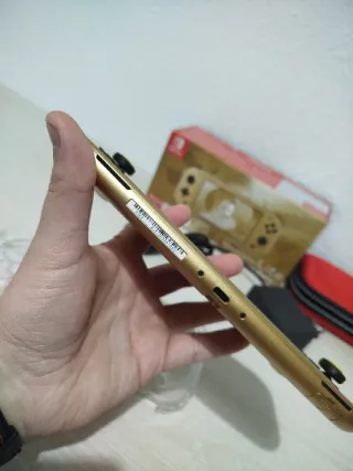 Nintendo Switch Lite Hyrule Edition Zelda + Funda