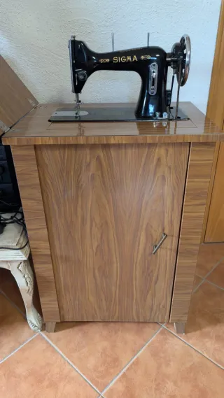 Máquina de coser antigua SIGMA