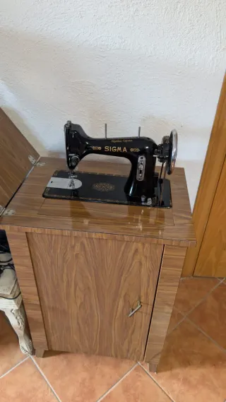 Máquina de coser antigua SIGMA