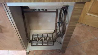 Máquina de coser antigua SIGMA