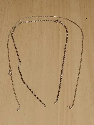 Cadenas de plata con broche roto