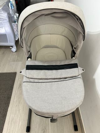 Capazo y pie Inglesina Aptica