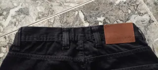 Pantalón vaquero negro, hombre. Pull&Bear. T 40