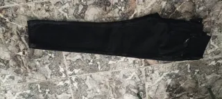 Pantalón vaquero negro, hombre. Pull&Bear. T 40