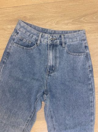 Vaqueros azules rectos