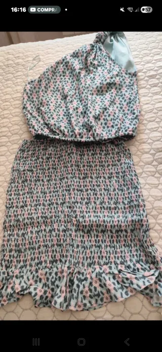 Conjunto floral rosa y verde