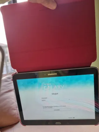 Samsung Galaxy Tab 4 16GB SM-T530 Negra con funda