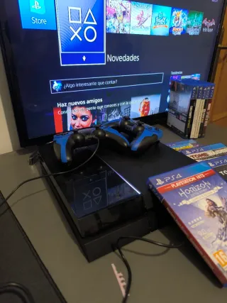 PS4 con 2 mandos y juegos