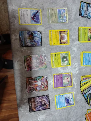 10 Cartas Pokémon Variadas