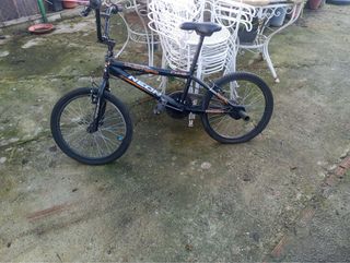 Bicicleta BMX Neon Negra