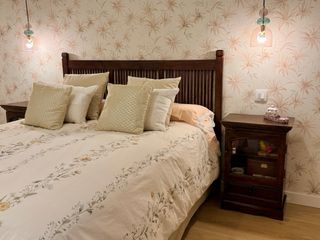 SE VENDE CABECERO Y 2 MESILLAS