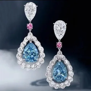 Pendientes de lágrima con diamantes