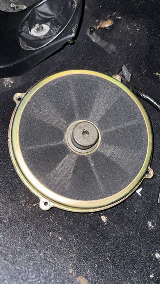 Subwoofer y centralita Nissan 350Z