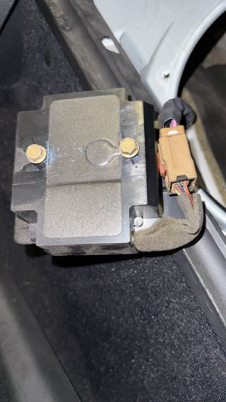 Subwoofer y centralita Nissan 350Z