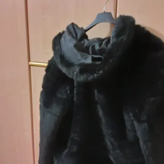 Giacca ecopelliccia Calliope nera