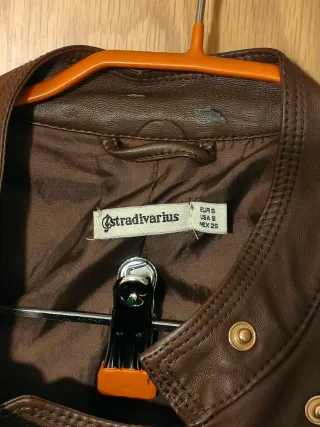 Cazadora polipiel Stradivarius marrón Talla S