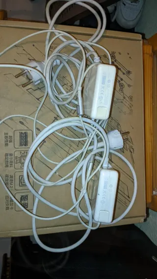 Dos Cargadores Apple MacBook