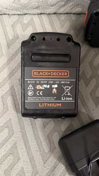 Batería Black+Decker 18V Li-ion BL1518 y cargador.