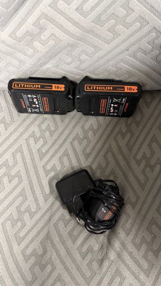 Batería Black+Decker 18V Li-ion BL1518 y cargador.