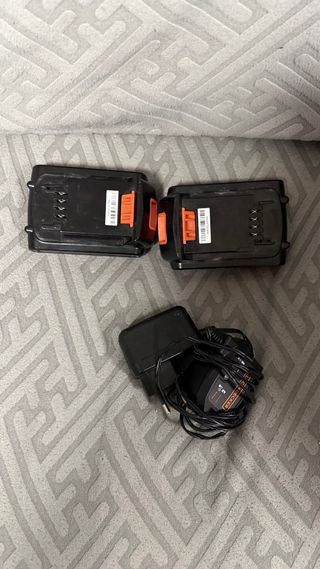Batería Black+Decker 18V Li-ion BL1518 y cargador.