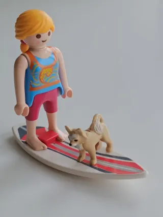 Playmobil surfista con perro