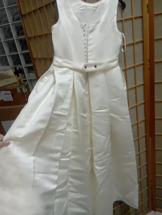 Vestido de comunión elegante con capa