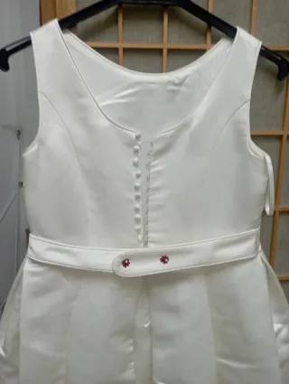 Vestido de comunión elegante con capa